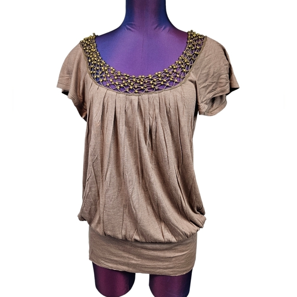TwentyOne Taupe‎ Beaded Crochet Neck Open Back Tee Shirt Size Small Women's